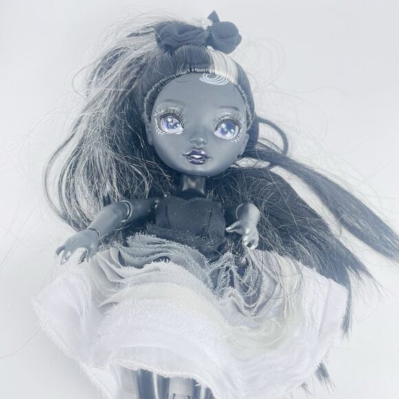 Rainbow High Shadow High Series 1 Shanelle Onyx  & Natasha Zima plus Accessories - Picture 3 of 13